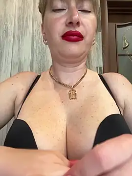 Kittenforyou online show from June 18, 2026, 12:32 pm
