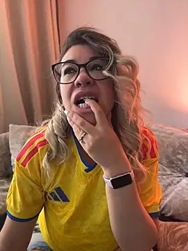 salomesweet13 online show from June 17, 2026, 4:06 pm