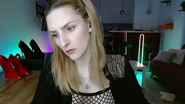 illusorycat online show from May 7, 2026, 12:52 pm