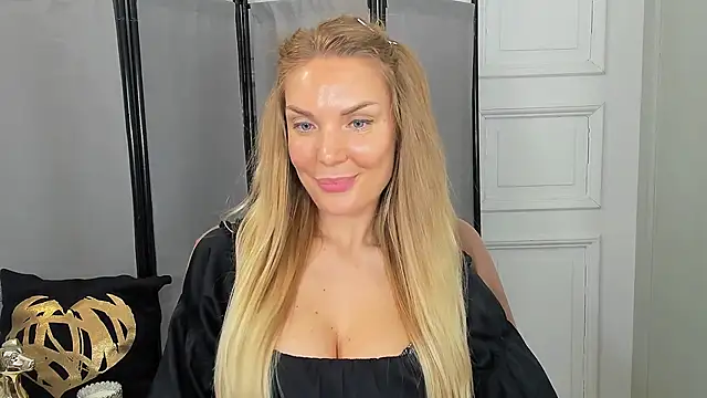 AulloraHoney online show from June 7, 2026, 5:51 pm