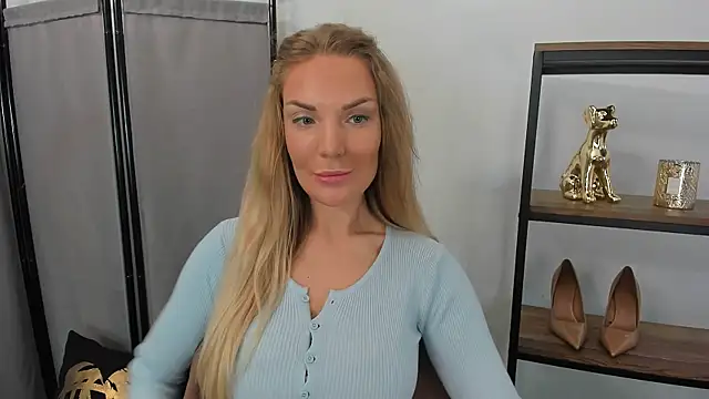 AulloraHoney online show from June 7, 2026, 5:45 am