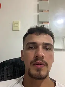 Snapshot of sebass_2000 chatting on April 14, 2026, 11:54 pm sebass 2000 online show from April 14, 2026, 11:54 pm