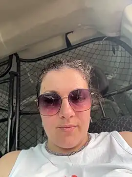 DaisyVibesss online show from May 30, 2026, 3:17 pm