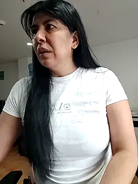 aisha latina online show from June 17, 2026, 1:54 pm