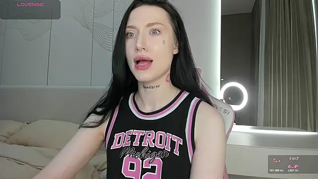 JenniferQueen11 online show from June 5, 2026, 8:58 pm