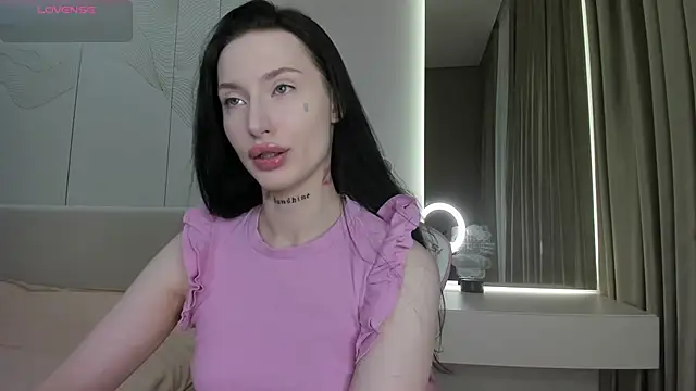JenniferQueen11 online show from June 19, 2026, 5:30 pm