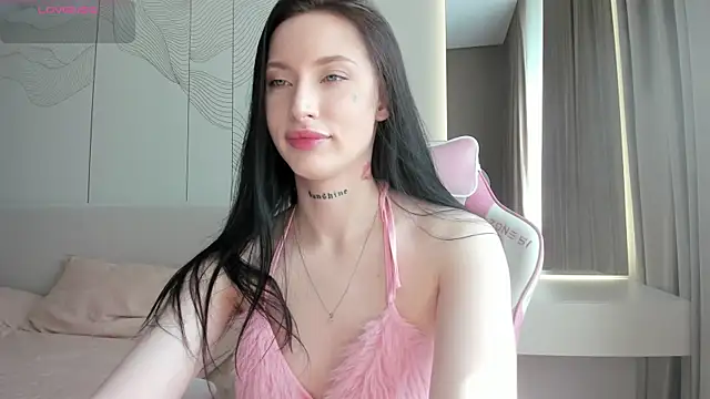 JenniferQueen11 online show from June 18, 2026, 10:42 am