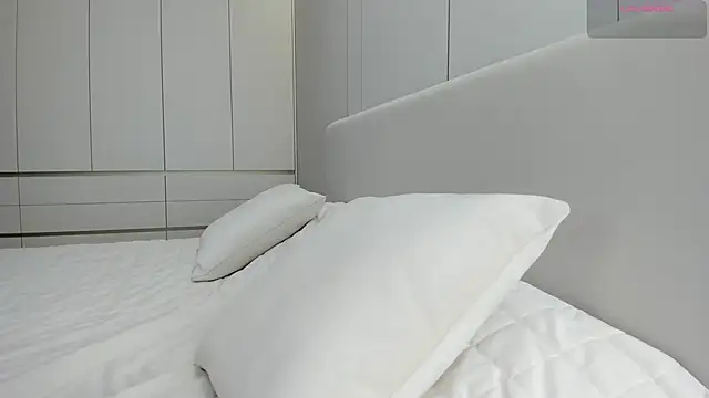JenniferQueen11 online show from June 21, 2026, 8:53 am