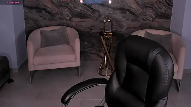 Snapshot of MadelineFox chatting on February 25, 2026, 8:36 am MadelineFox online show from February 25, 2026, 8:36 am