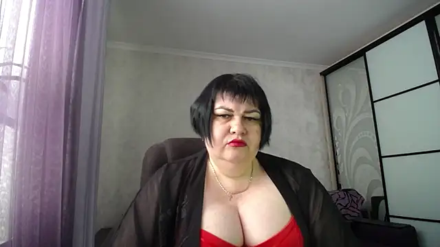 Snapshot of JuicyLady_Di chatting on May 10, 2026, 5:00 am JuicyLady Di online show from May 10, 2026, 5:00 am