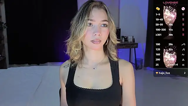 Snapshot of AmelieAxie chatting on January 10, 2026, 3:02 am AmelieAxie online show from January 10, 2026, 3:02 am