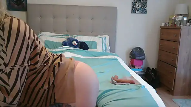 Heyitsmee33 online show from March 10, 2026, 7:40 pm