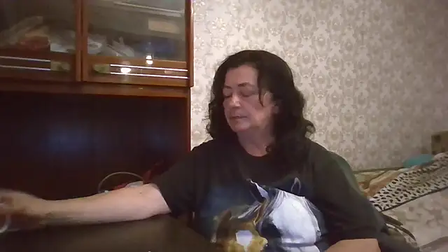 GypsiQueen2 online show from October 9, 2025, 4:51 pm