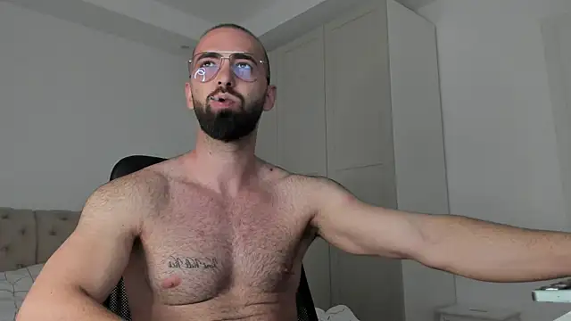 MichaelMasterss online show from June 24, 2026, 5:44 pm