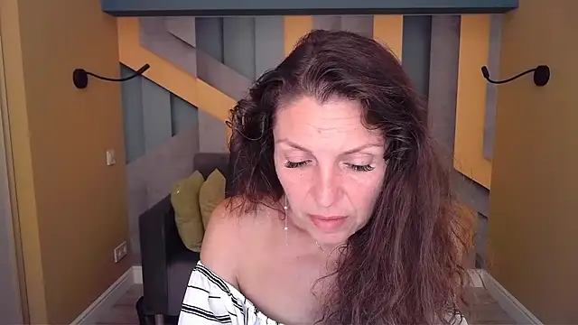 EllaLong online show from July 1, 2026, 11:32 am