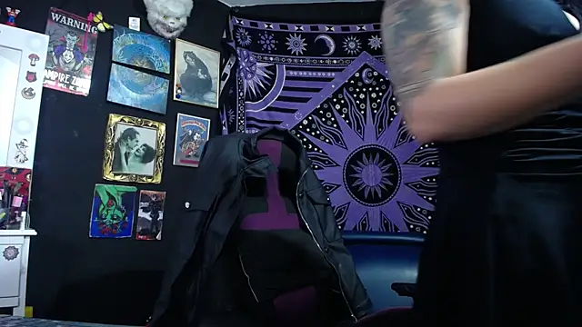 Yourmadame P online show from July 6, 2026, 6:21 pm