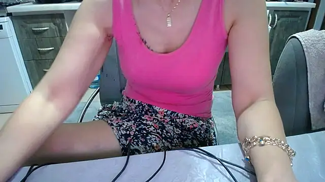 AmazingBitch online show from June 19, 2026, 5:52 pm
