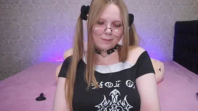 minx g1rl online show from April 24, 2026, 11:23 am