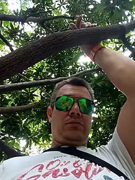 Dick69xxxxx online show from April 22, 2026, 7:42 pm