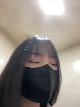 Asia-Lynn online show from April 18, 2026, 11:01 am