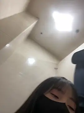 Asia-Lynn online show from April 17, 2026, 11:13 am