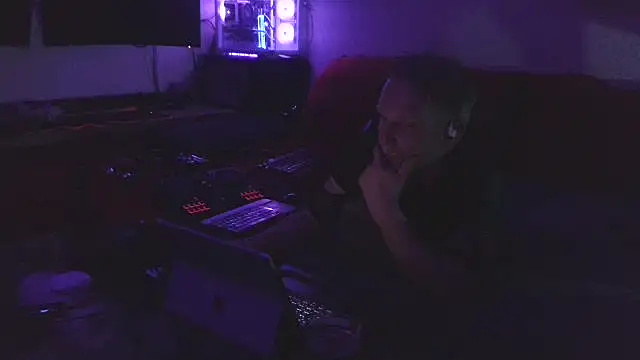 davidgntxxxxx online show from April 30, 2026, 5:53 pm