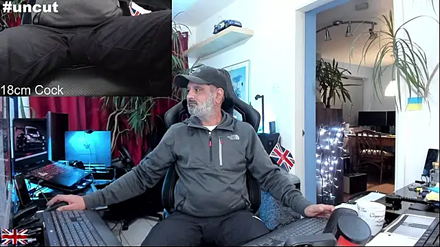 Snapshot of OnlineBossUK chatting on October 26, 2025, 6:08 pm OnlineBossUK online show from October 26, 2025, 6:08 pm