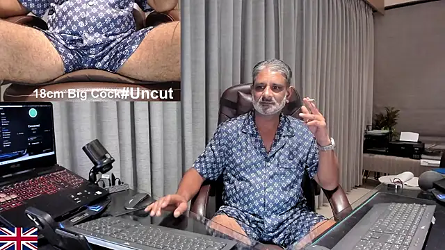 Snapshot of OnlineBossUK chatting on July 2, 2026, 7:09 pm OnlineBossUK online show from July 2, 2026, 7:09 pm