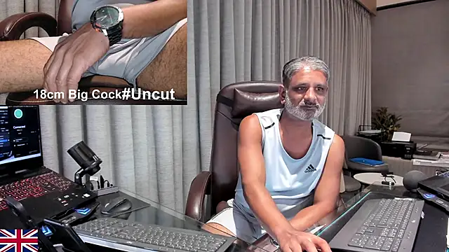 Snapshot of OnlineBossUK chatting on June 20, 2026, 8:47 pm OnlineBossUK online show from June 20, 2026, 8:47 pm