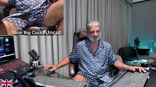 Snapshot of OnlineBossUK chatting on July 28, 2026, 6:20 pm OnlineBossUK online show from July 28, 2026, 6:20 pm