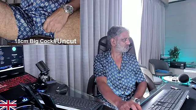 Snapshot of OnlineBossUK chatting on July 5, 2026, 4:19 am OnlineBossUK online show from July 5, 2026, 4:19 am