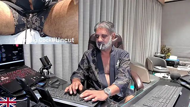 Snapshot of OnlineBossUK chatting on June 9, 2026, 4:52 pm OnlineBossUK online show from June 9, 2026, 4:52 pm