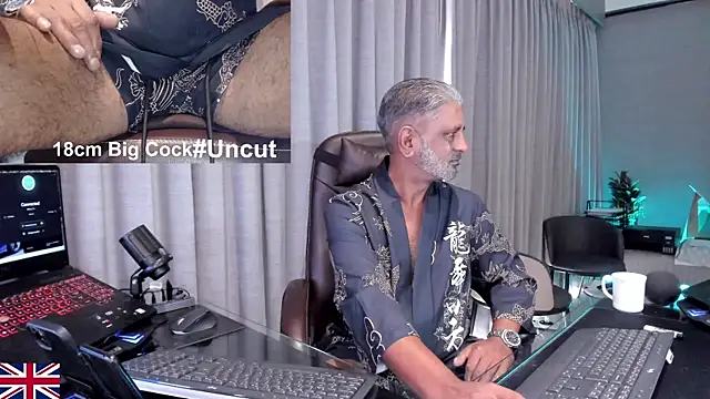 Snapshot of OnlineBossUK chatting on July 23, 2026, 5:05 am OnlineBossUK online show from July 23, 2026, 5:05 am