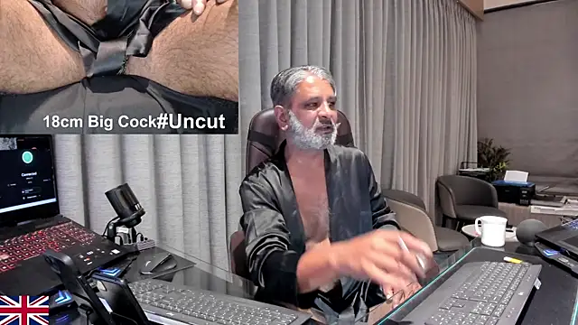 Snapshot of OnlineBossUK chatting on June 13, 2026, 3:15 am OnlineBossUK online show from June 13, 2026, 3:15 am
