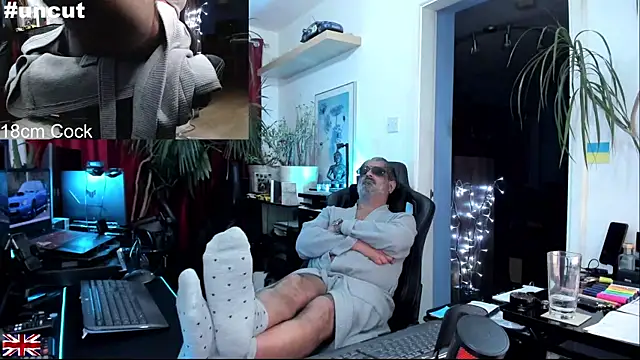 Snapshot of OnlineBossUK chatting on November 7, 2025, 5:34 am OnlineBossUK online show from November 7, 2025, 5:34 am