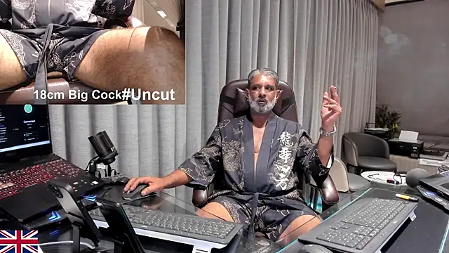 Snapshot of OnlineBossUK chatting on June 6, 2026, 4:07 am OnlineBossUK online show from June 6, 2026, 4:07 am