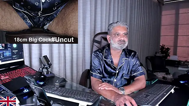 Snapshot of OnlineBossUK chatting on June 7, 2026, 11:04 am OnlineBossUK online show from June 7, 2026, 11:04 am