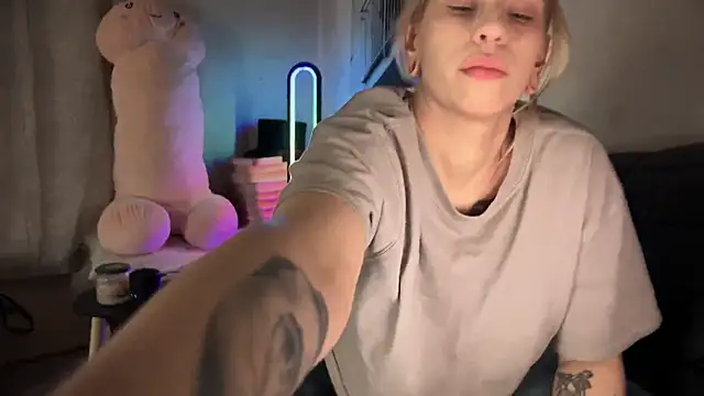 Snapshot of Mannarie_Madsinn chatting on March 21, 2025, 2:07 am Mannarie Madsinn online show from March 21, 2025, 2:07 am