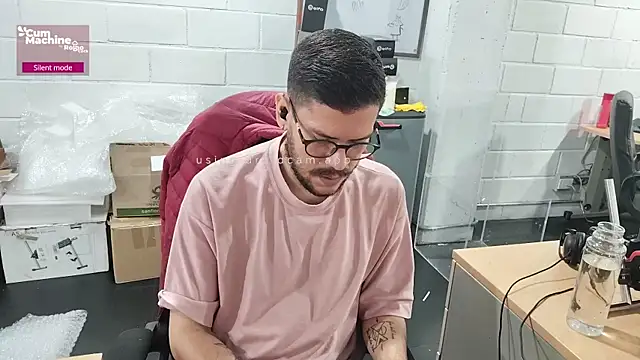 Snapshot of AndyHepburn chatting on October 7, 2025, 1:45 pm AndyHepburn online show from October 7, 2025, 1:45 pm