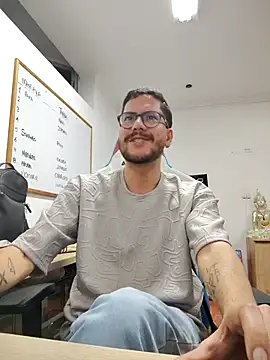 Snapshot of AndyHepburn chatting on December 14, 2025, 12:50 am AndyHepburn online show from December 14, 2025, 12:50 am