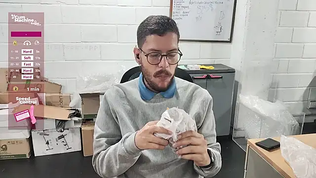 Snapshot of AndyHepburn chatting on October 10, 2025, 1:34 pm AndyHepburn online show from October 10, 2025, 1:34 pm