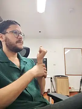 Snapshot of AndyHepburn chatting on March 31, 2026, 9:28 pm AndyHepburn online show from March 31, 2026, 9:28 pm