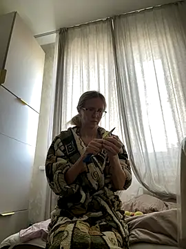 angelmommu online show from October 21, 2025, 7:19 am