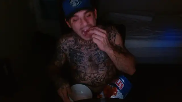 Snapshot of DADDY_KANE8--- chatting on November 23, 2025, 10:31 pm DADDY KANE8--- online show from November 23, 2025, 10:31 pm