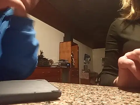 Snapshot of coolkasal chatting on April 12, 2026, 8:23 pm coolkasal online show from April 12, 2026, 8:23 pm