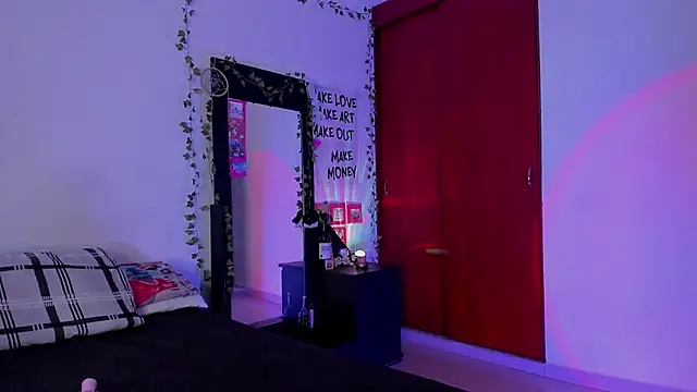 little kayla  online show from December 16, 2025, 7:29 pm