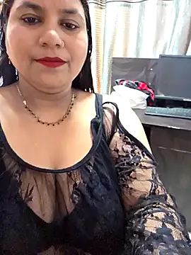MOM-SUN-COUPLE online show from June 18, 2026, 8:13 am