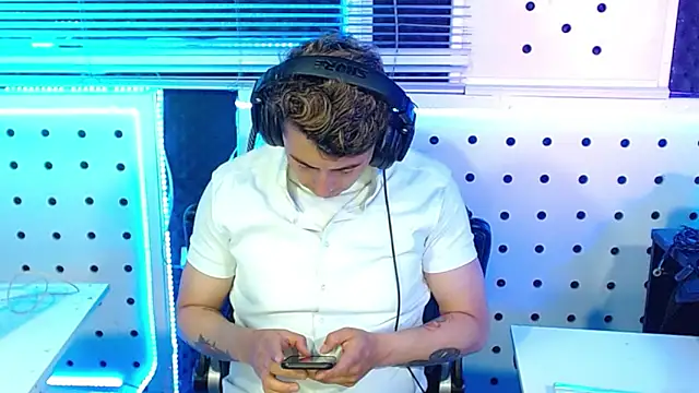 Darko0717 online show from November 13, 2025, 2:10 pm