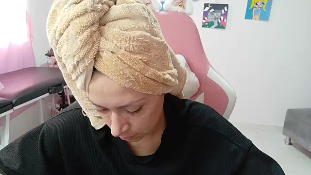 MommyMiaWs online show from December 16, 2025, 4:33 pm