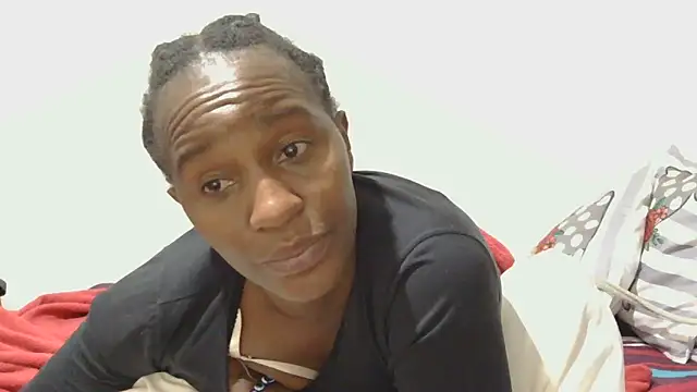 sluttylaura21 online show from October 21, 2025, 5:12 pm